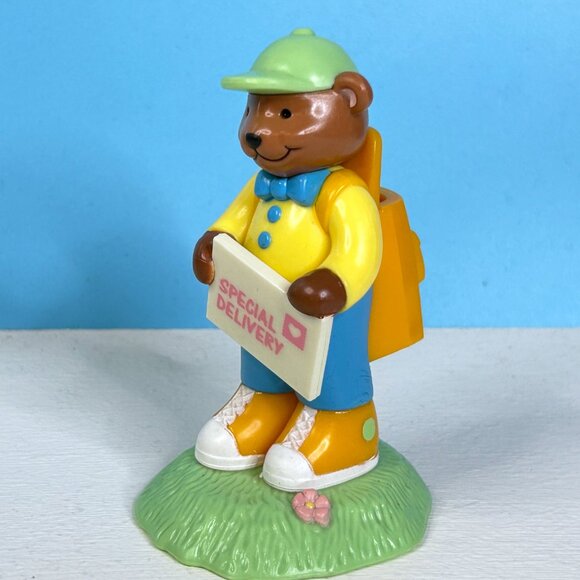 Beautifully Detailed Teddy Bear Special Delivery Whimsical 4.25" Vinyl Figurine - Picture 3 of 6